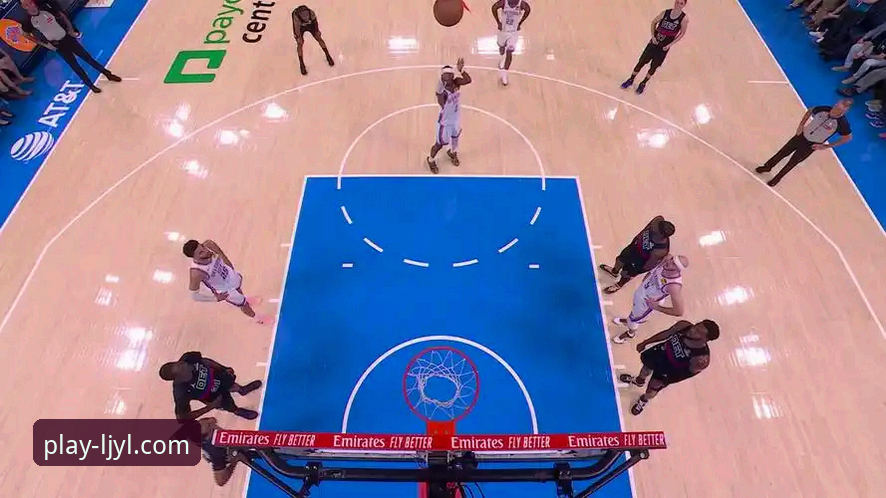 亚历山大47分加时爆发！雷霆114-110险胜活塞赛事详解